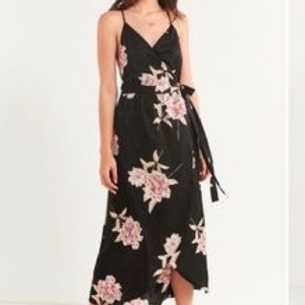 BLACK URBAN OUTFITTERS SILK TIE DRESS